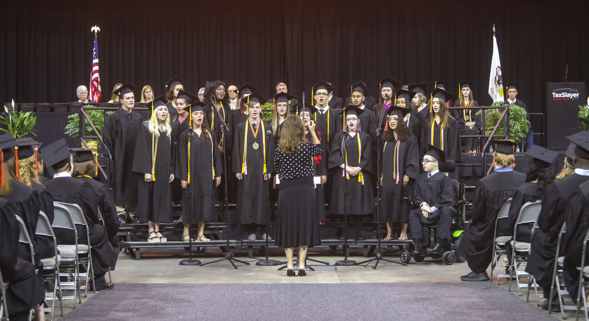 060219-mda-nws-uthsgrad-035